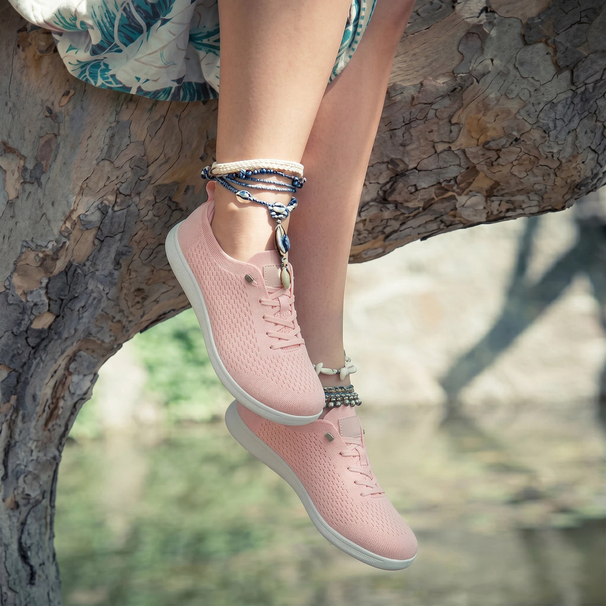 Women’s Lightweight Mesh Shoes